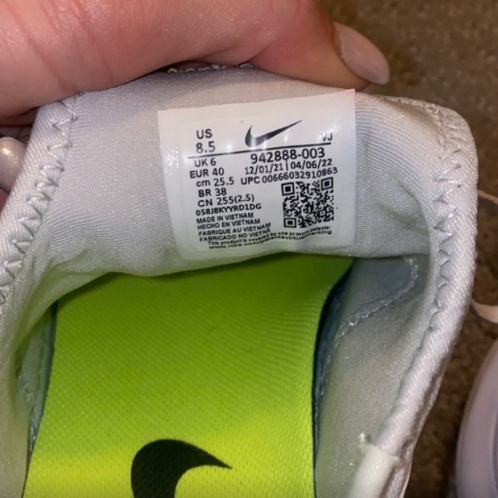 Wore once! Women’s Nike Athletic Shoes - Picture 4 of 5